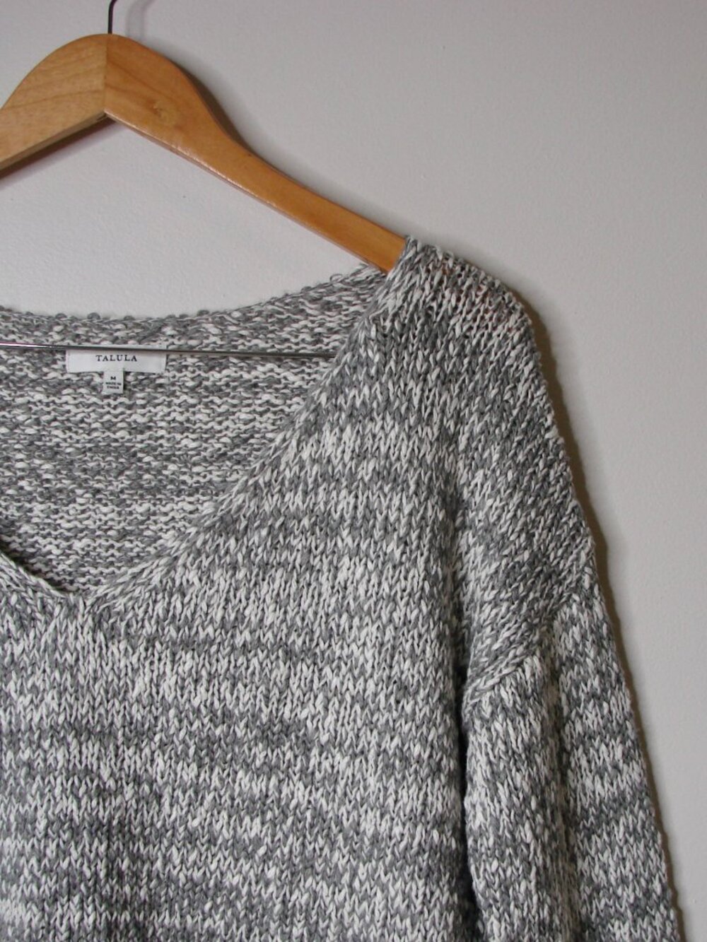 Aritzia Talula V-Neck Sweater Gray White Marled Pullover Loose Relax Fit Medium - Picture 5 of 14